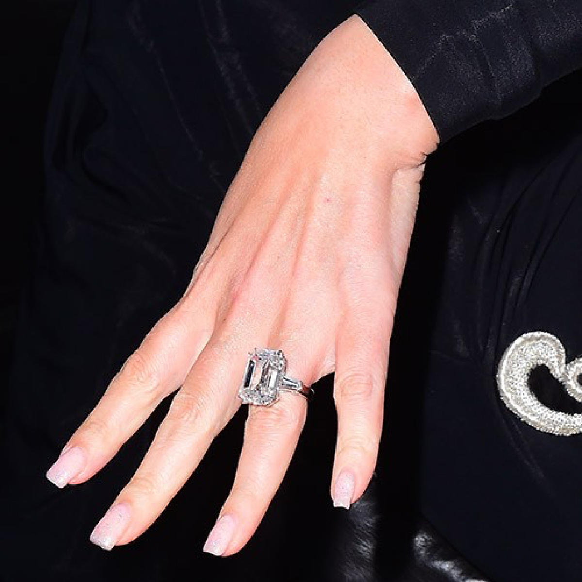 News Round Up 16 Carat Diamonds A 10 Million Dollar Engagement Ring More Sparkly Find Your Ringspiration