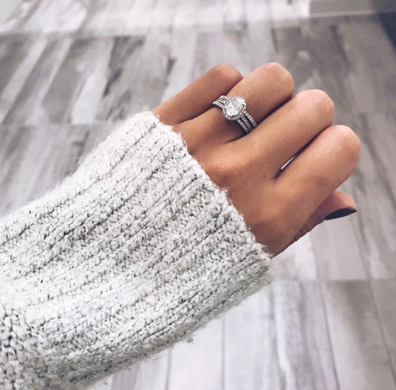 Oval | Halo | Sparkly - Find Your Ringspiration